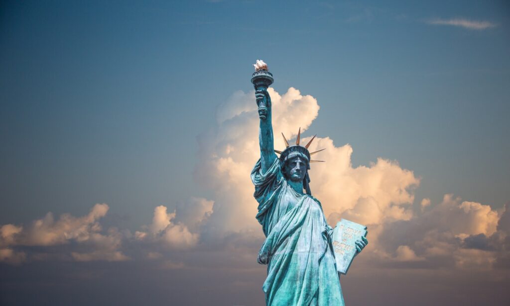 liberty statue bg
