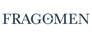 Logotipo de la empresa Fragomen con forma de diamante azul.